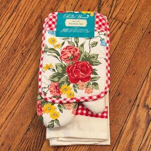 The Pioneer Woman Floral Oven Mitt & Pot Holder Set - Red, Yellow, Green, Blue